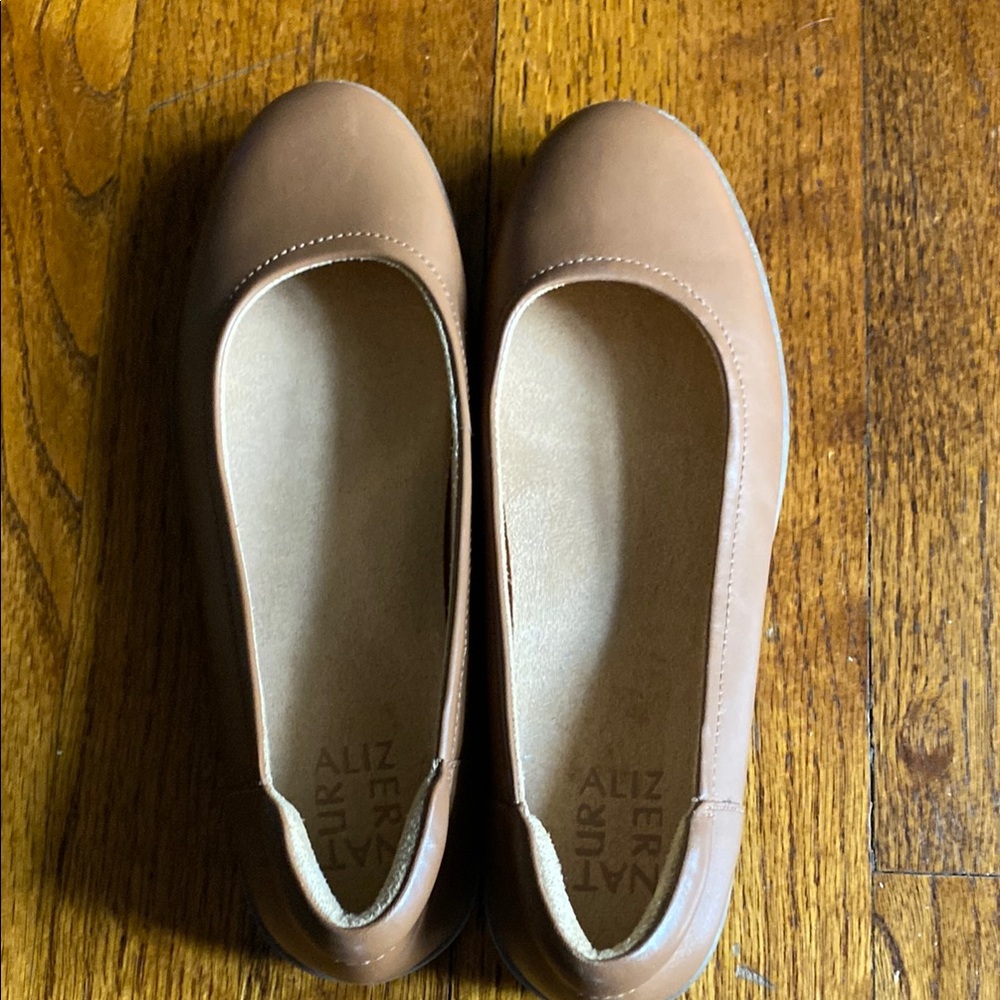 Naturalizer Tan Flats Versatile Comfort